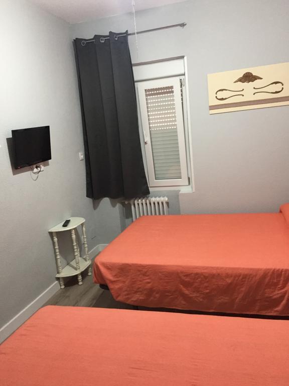 Hostal Rosales Aranda de Duero Exterior photo