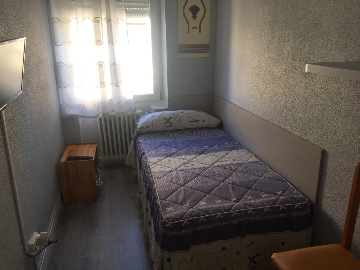 Hostal Rosales Aranda de Duero Exterior photo