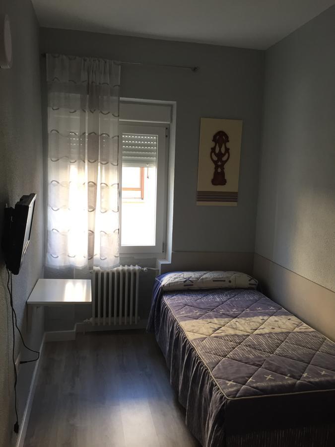 Hostal Rosales Aranda de Duero Exterior photo